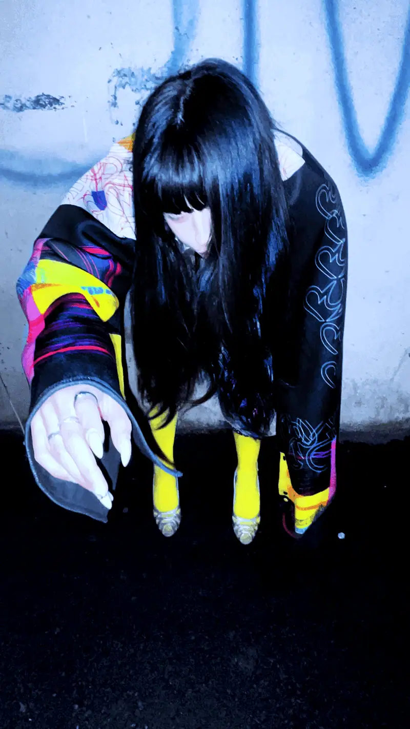 Wear it as a flowing scarf or snap it into place for a futuristic edge—your style, your way.